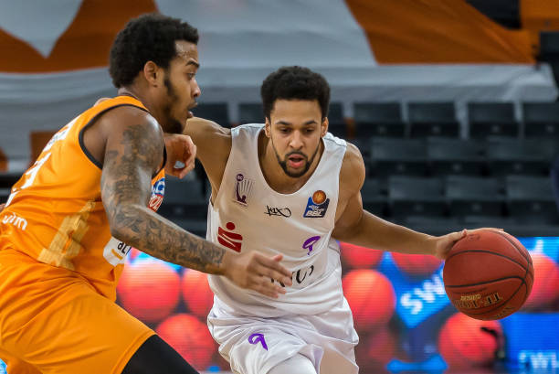 一位成员都 一位成员都